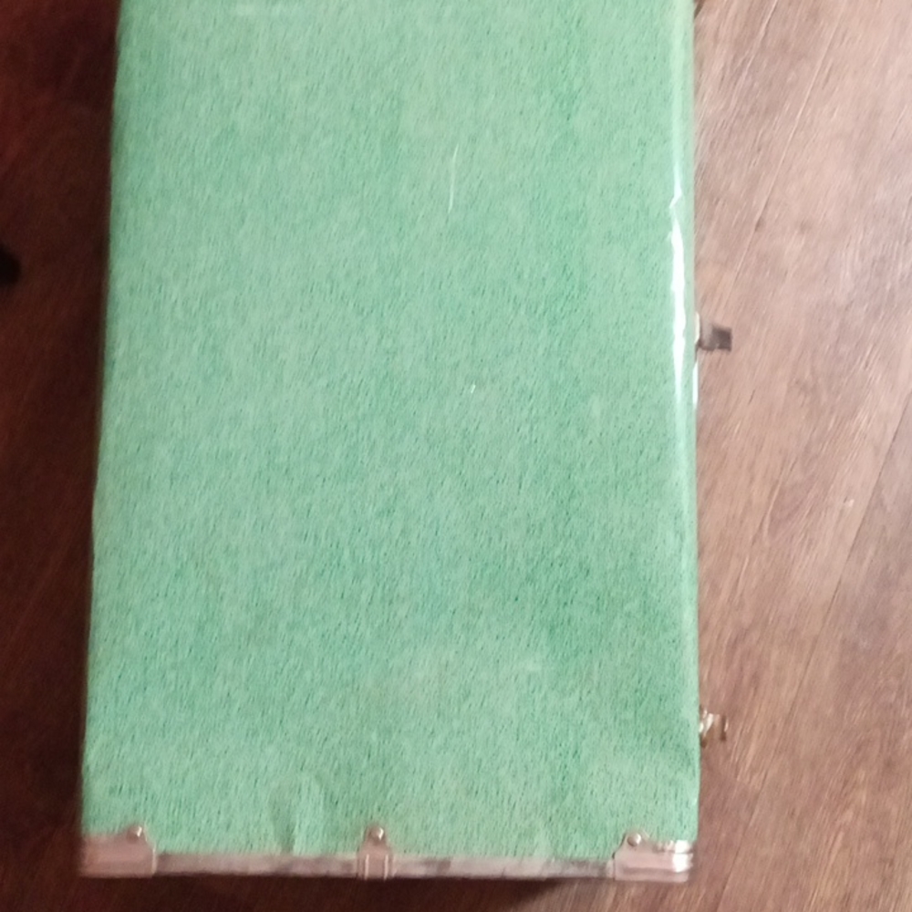 Vintage/ cute suitcase with key